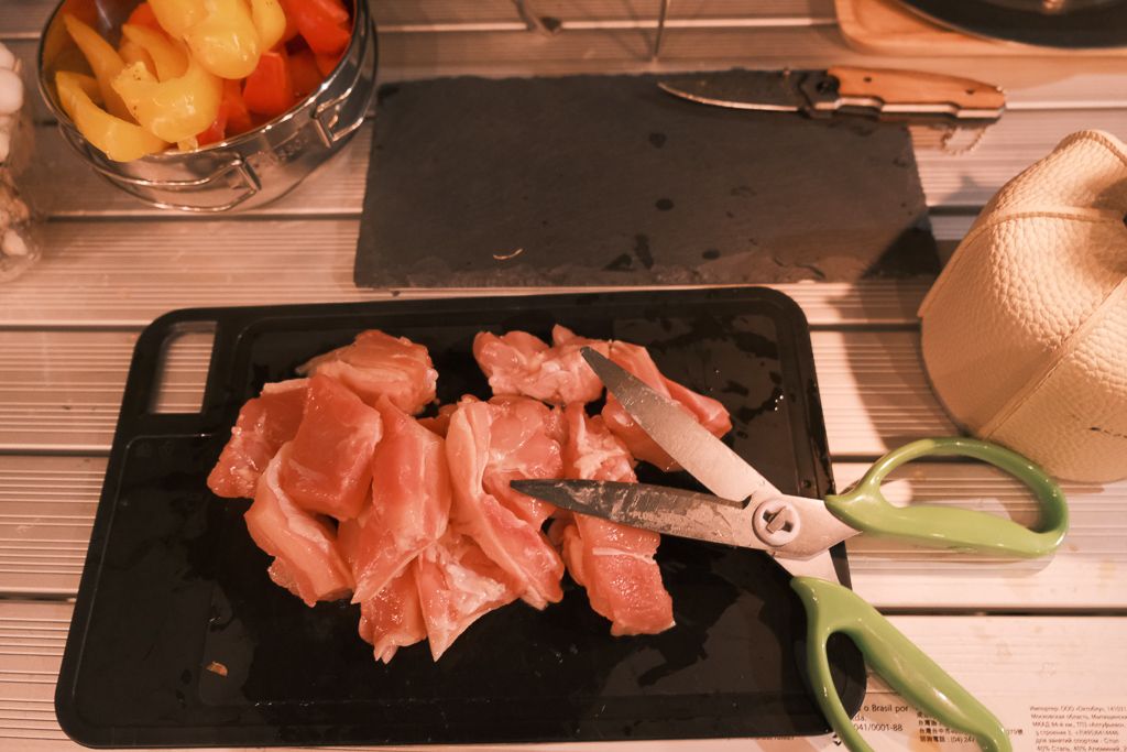 日本剪刀推薦「PLUS 剪⼑組」可拆式、鈦金屬材質，好攜帶、輕鬆剪的露營料理工具
